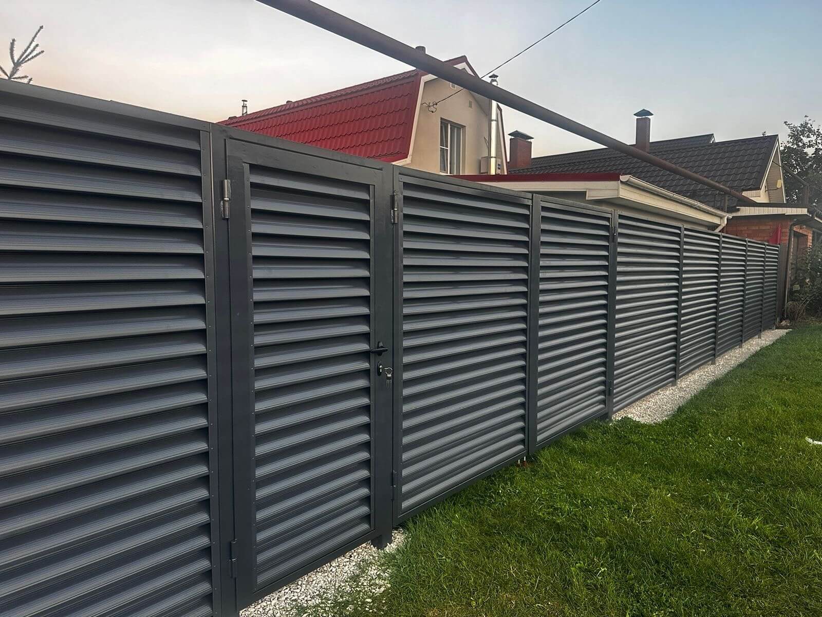 Забор из ламелей Еврожалюзи 26м RAL7024/7024 Серый Графит двусторонний фото 1 в Мурманске