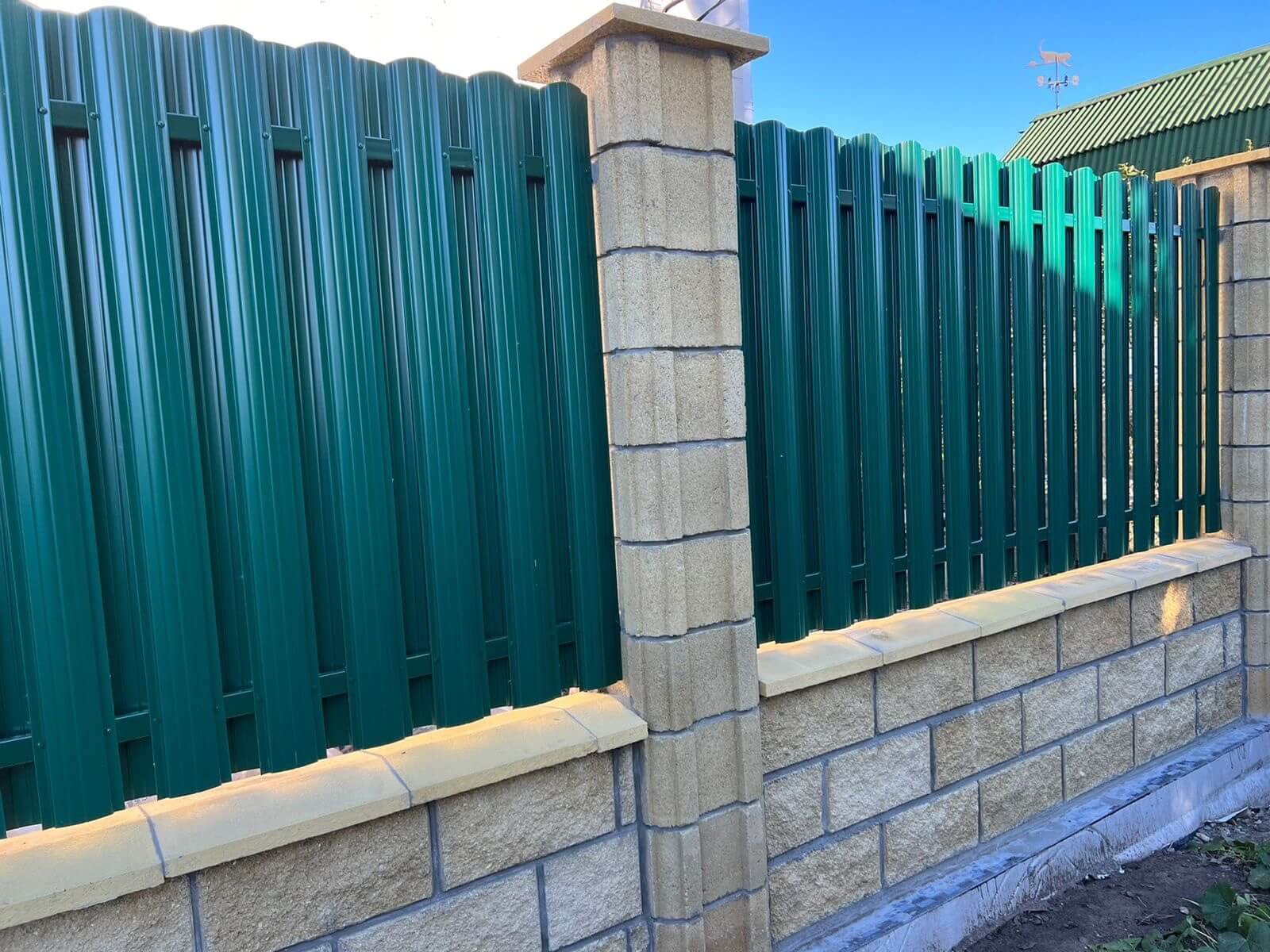 Забор из евроштакетника 22м RAL6005/6005 Зеленый Мох двусторонний фото 1 в Мурманске