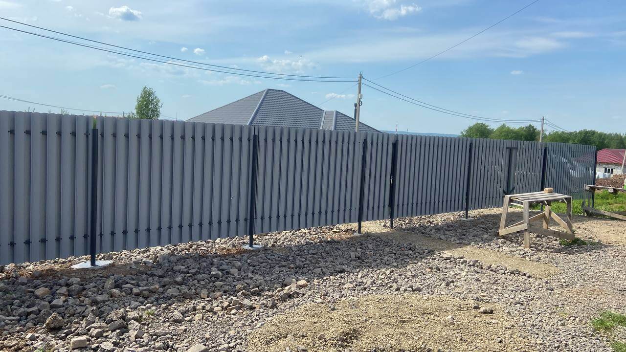 Забор из евроштакетника 16м RAL7024 Серый Графит фото 2 в Мурманске