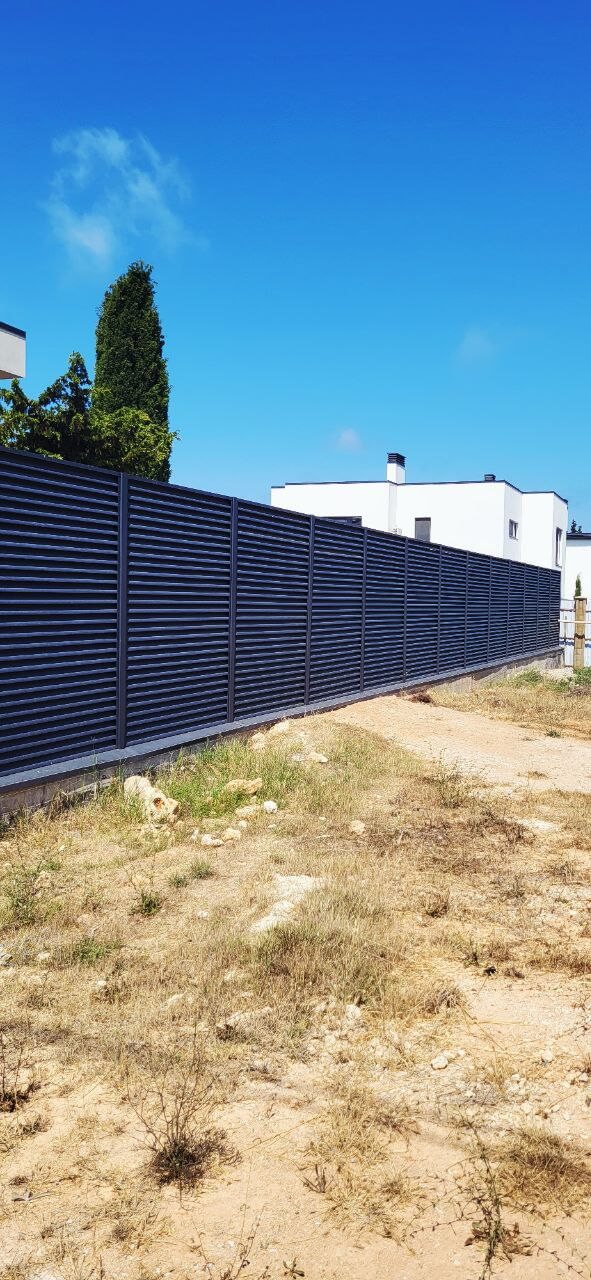 Забор-жалюзи 65м RAL7024/7024 Серый Графит МАТТЕ двусторонний фото 6 в Мурманске