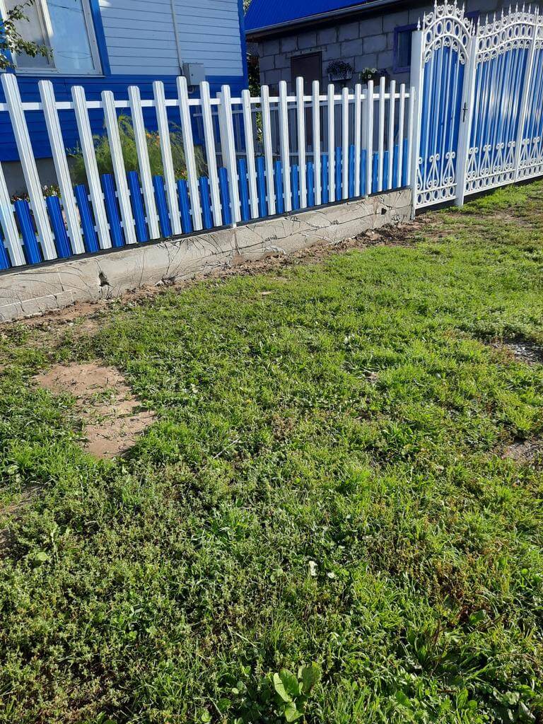 Забор из евроштакетника 14м RAL9003 Белый, RAL5005 Синий Сигнал фото 3 в Мурманске