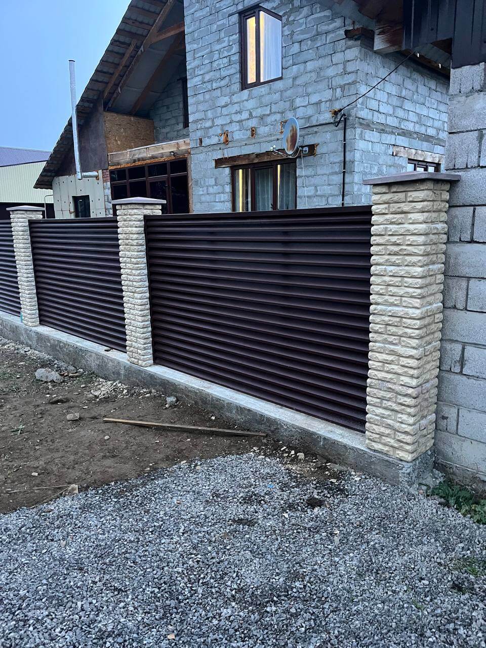 Забор-жалюзи из ламелей ЭКО-Z 18м RAL8017/8017 Шоколад двусторонний фото 2 в Мурманске