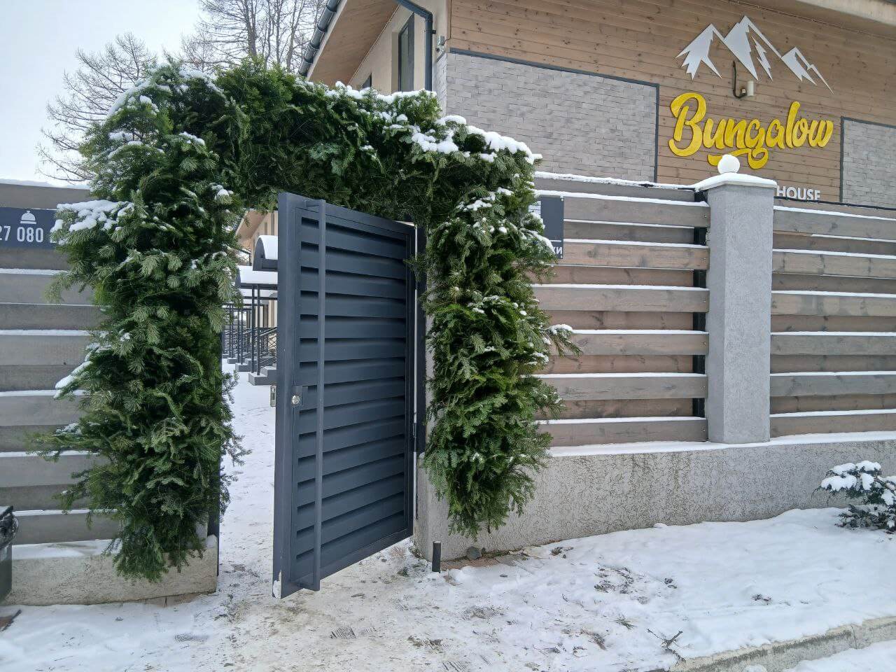 Входная группа из ламелей Хай-Тек RAL7024/7024 Серый Графит двусторонний МАТТЕ фото 15 в Мурманске