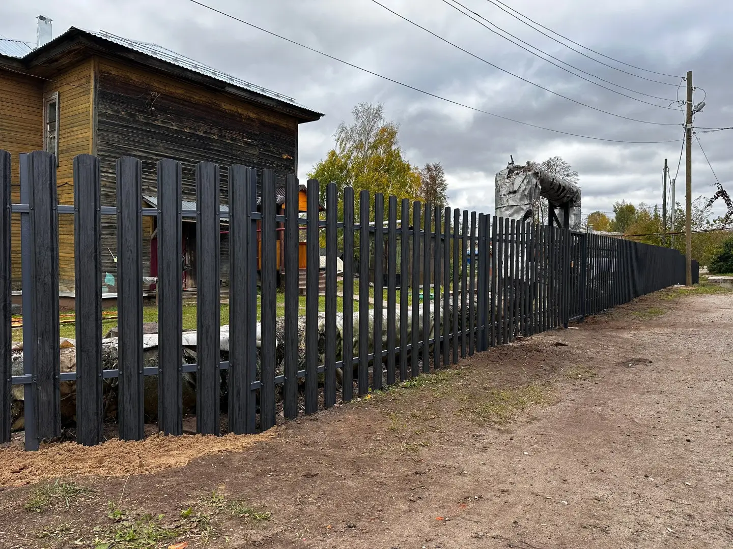Забор из евроштакетника 63м Черное Дерево 3D Принтек фото 1 в Мурманске