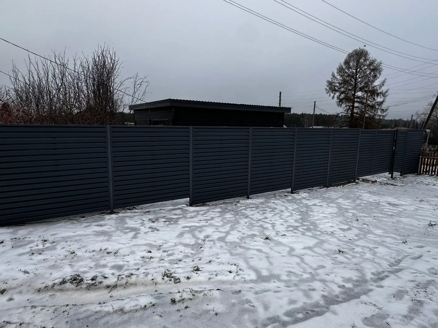 Забор-жалюзи из ламелей Хай-Тек 20м RAL7024/7024 Серый Графит двусторонний МАТТЕ фото 3 в Мурманске