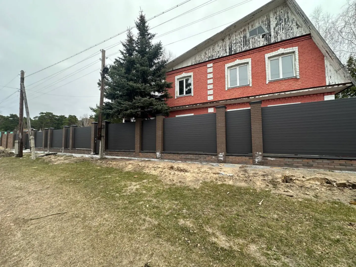 Забор-ранчо из металлического планкена 28м RAL8019 Темный Шоколад МАТТЕ фото 2 в Мурманске