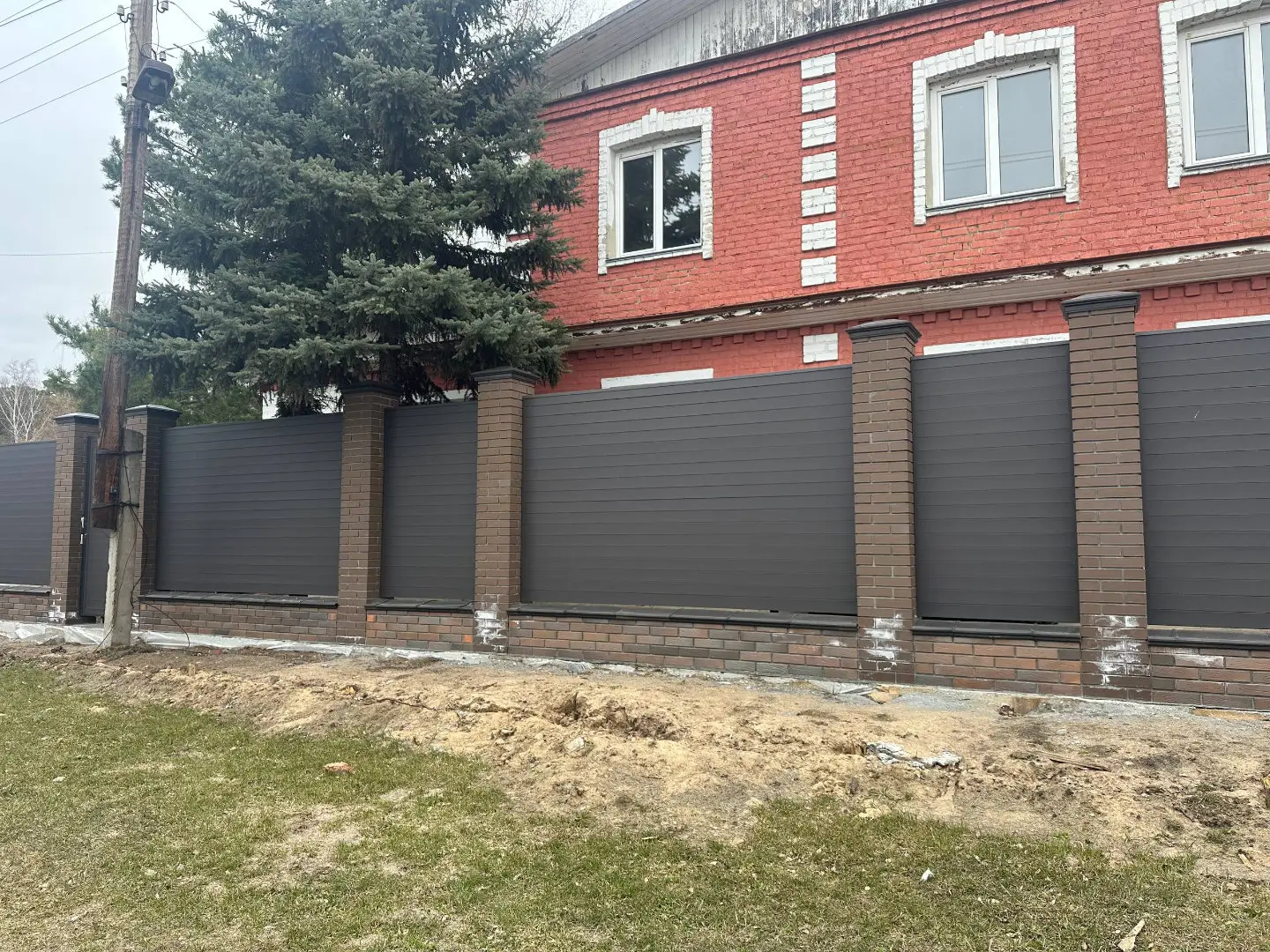 Забор-ранчо из металлического планкена 28м RAL8019 Темный Шоколад МАТТЕ в Мурманске