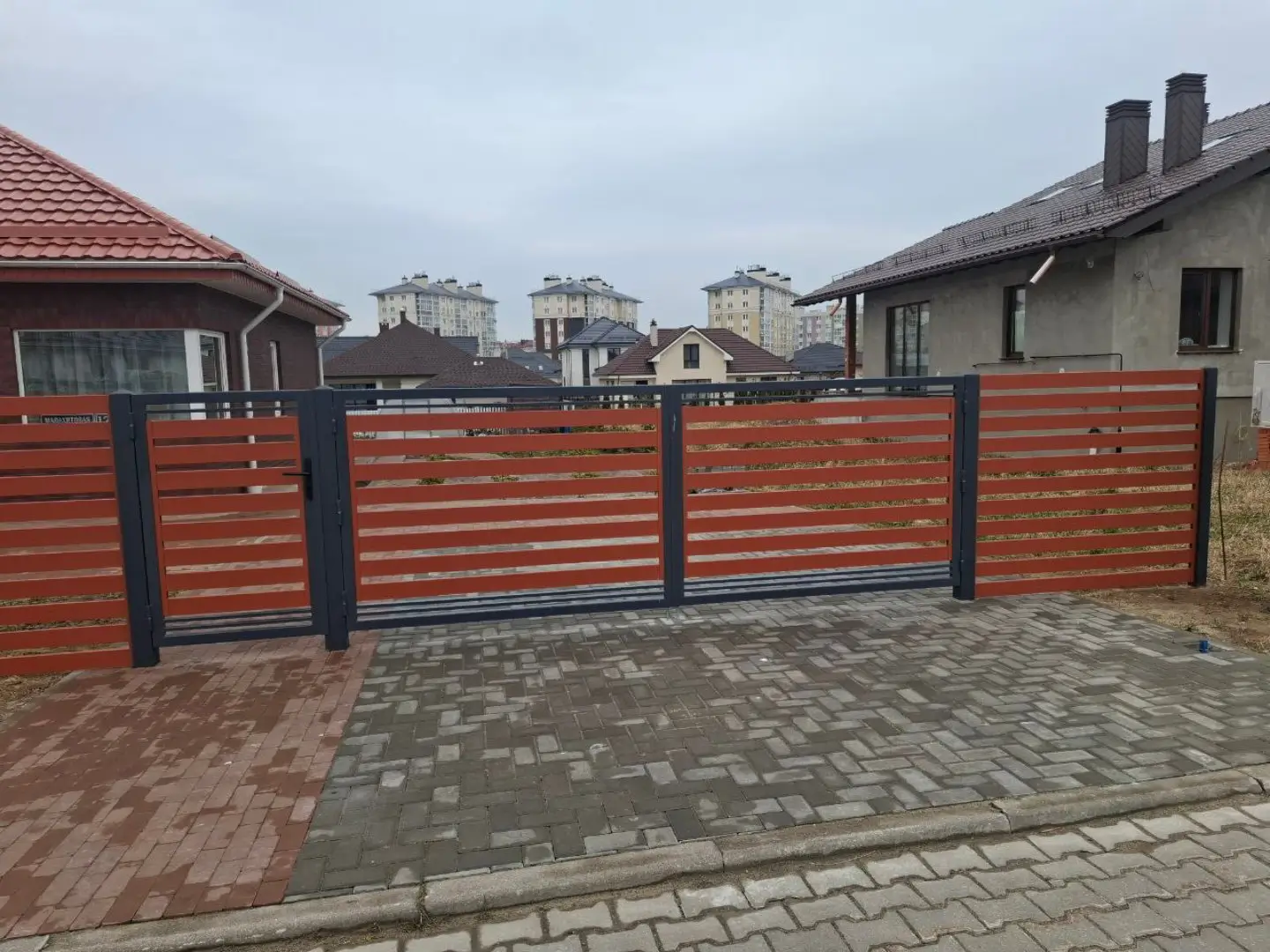 Забор-ранчо из металлопланкена 18м RAL8004 Терракотовый фото 2 в Мурманске