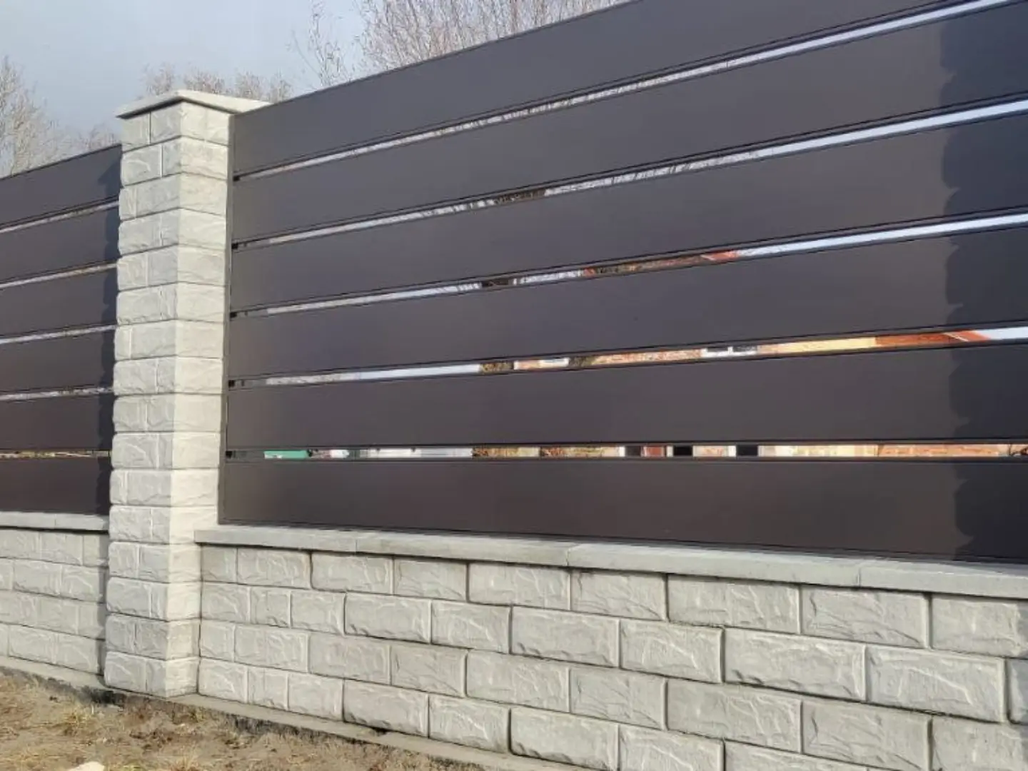 Забор-ранчо из металлопланкена 32м RAL8019 Темный Шоколад МАТТЕ фото 3 в Мурманске